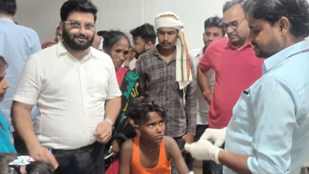 बिहार: मगरमच्छ ने बच्चे को जबड़े में दबोचा.. तो भिड़ गई मां, बेटे को मौत के मुंह से खींच लाई 1 bagha mother saved child from crocodile