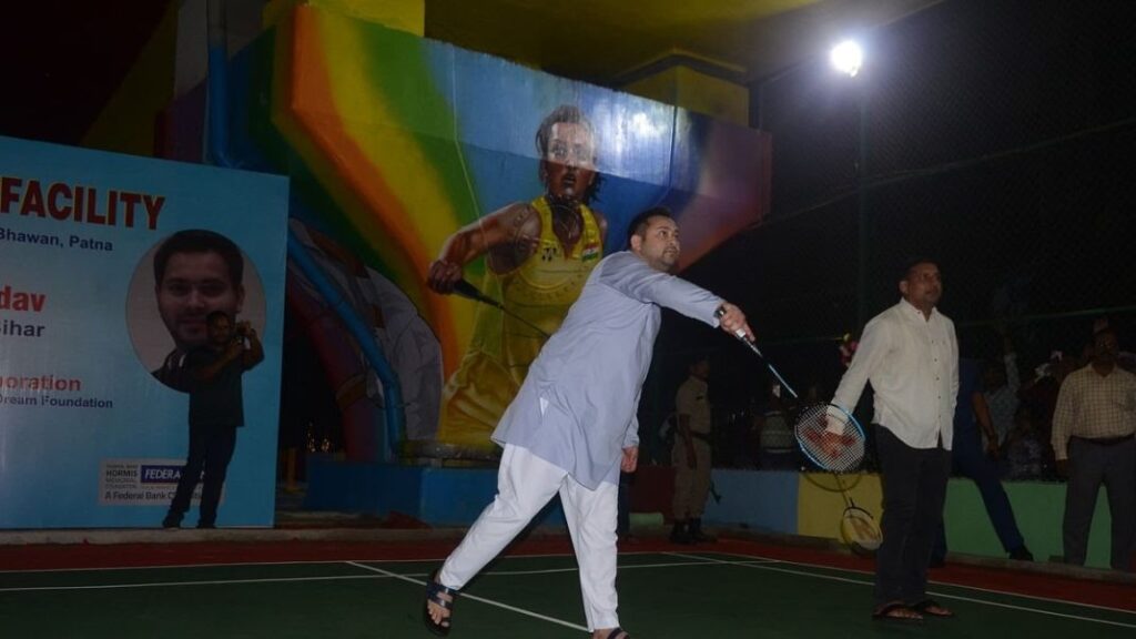पटना में पुल के नीचे बैडमिंटन कोर्ट का तेजस्वी ने किया उद्घाटन, खुद भी आजमाए हाथ 1 2023 10 048b8c8f 8eb7 422a 9396 fadc3617bbaf 01pat 234 01102023 2 1068x601 1
