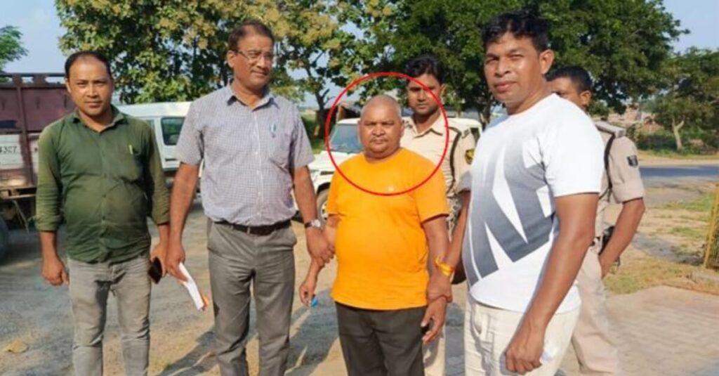 बिहार: निगरानी ने घुसखोर दरोगा को रंगे हाथ किया गिरफ्तार, केस में मदद के लिए 20 हज़ार रूपये मांगी थी रिश्वत 1 20231010 182720