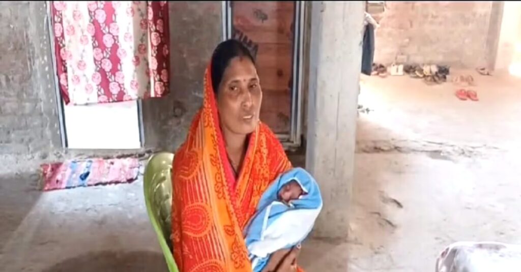 बिहार: सगी मां ने बेटी को जन्म लेते ही ठुकराया, नर्स ने स्वीकारा, कहा- सप्तमी के दिन देवी आई हैं, मैं इसे पालूंगी 1 20231022 075552