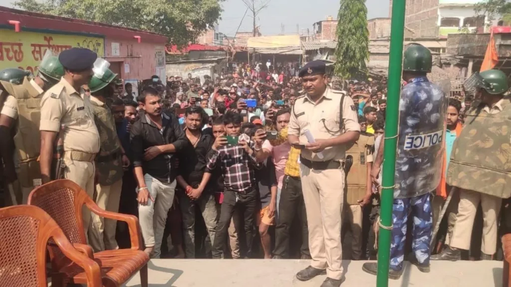 बिहार: इजराइल-हमास युद्ध पर विवादित पोस्ट शेयर करने पर पूर्णिया में बवाल, आरोपी गिरफ्तार; भारी संख्या में पुलिस बल तैनात 1 29 10 2023 purnia 1 23568232
