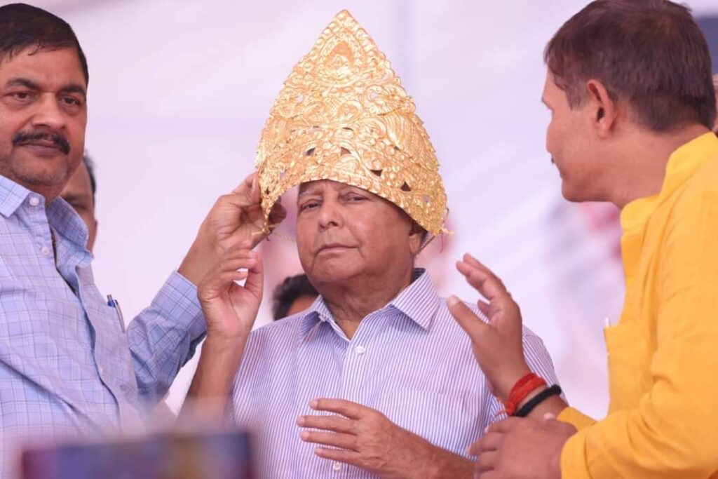 लालू यादव को स्वर्ण मुकुट पहनाने वाले रतन सिंह कौन? बेगूसराय के बाहुबली ने मचाई राजनीतिक खलबली 1 FB IMG 1698425576031