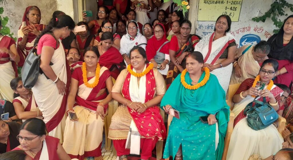 आंगनबाड़ी सेविका-सहायिका का धरना छठे दिन भी जारी, मांगों को लेकर कर रही है नारेबाजी 1 IMG 20231013 WA0051 01