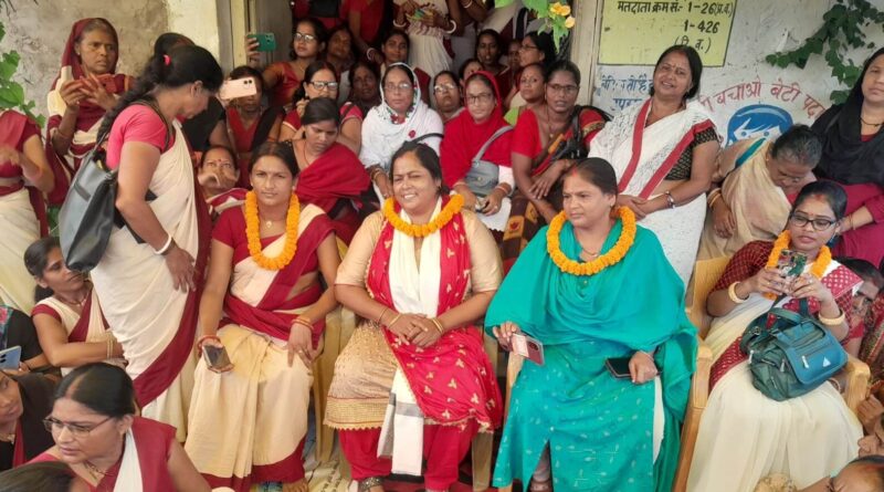 आंगनबाड़ी सेविका-सहायिका का धरना छठे दिन भी जारी, मांगों को लेकर कर रही है नारेबाजी 1 IMG 20231013 WA0051 01