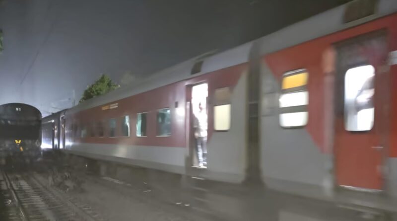 नॉर्थ ईस्ट ट्रेन हादसे के 44 घंटे बाद ट्रैक बहाल, रघुनाथपुर से गुजरी मगध एक्सप्रेस... 1 IMG 20231013 WA0058