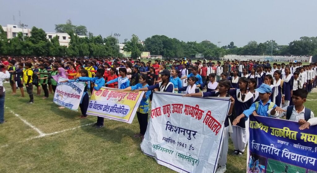 शहर के पटेल मैदान में तीन दिवसीय जिला स्तरीय खेलकूद प्रतियोगिता मार्च पास्ट व शपथ ग्रहण के साथ हुआ शुरू 1 IMG 20231016 WA0078