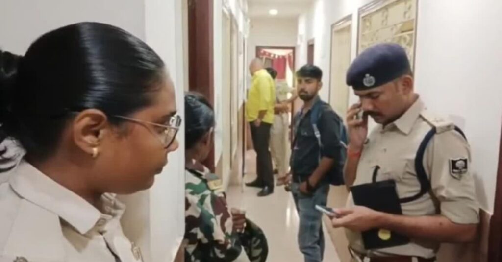 पटना के होटल में महिला कॉन्स्टेबल की गोली मारकर ह'त्या: बॉडी पर कपड़े नहीं, कमरे में फैला सिंदूर, खून; पति-पत्नी के नाम बुक था कमरा 1 IMG 20231020 WA0046