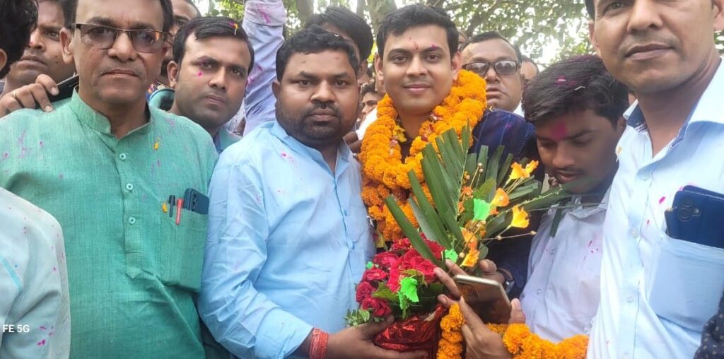SDM बनने पर विद्यापतिनगर अपने गांव पहुंचे प्रवीण का ग्रामीणों ने किया अभूतपूर्व स्वागत 1 IMG 20231031 WA0044