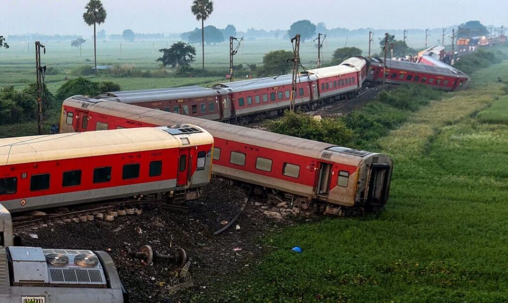 बक्सर रेल हादसे के पीड़ितों की मदद को आगे आई बिहार सरकार; रेलवे मृतक के परिजनों को देगी 10 लाख तो बिहार सरकार 4 लाख 1 Prabhatkhabar2023 106c38bfb7 971b 4c62 8a50 ce905f33856d12101 pti10 12 2023 000011b 01