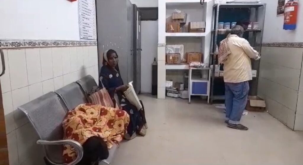 समस्तीपुर सदर अस्पताल की कुव्यवस्था; इमरजेंसी वार्ड में बेड खाली रहने के बावजूद कर्मियों ने जख्मी महिला को रातभर कुर्सी पर लिटाकर रखा 1 Screenshot 20231022 083414 Gallery
