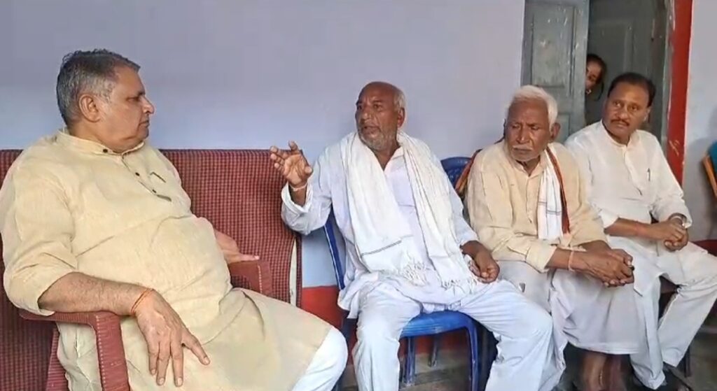 मंत्री मृतक पोल्ट्री फार्म व्यवसाई के घर पहुंच पीड़ित परिवार से की मुलाकात, कहा- इन पुलिस पदाधिकारी पर होगी कार्रवाई 1 Screenshot 20231026 225638 Gallery