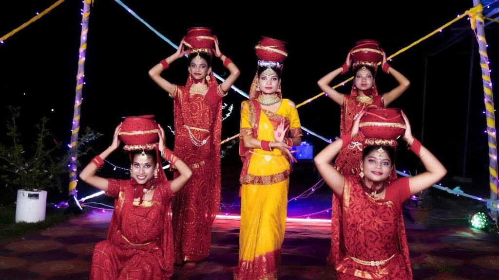 डांडिया की रोशनी में धुंधली होती जा रही है झिझिया की जगमग रोशनी, नवरात्र में अब नहीं दिखती युवतियों की टोली 1 maxresdefault 01
