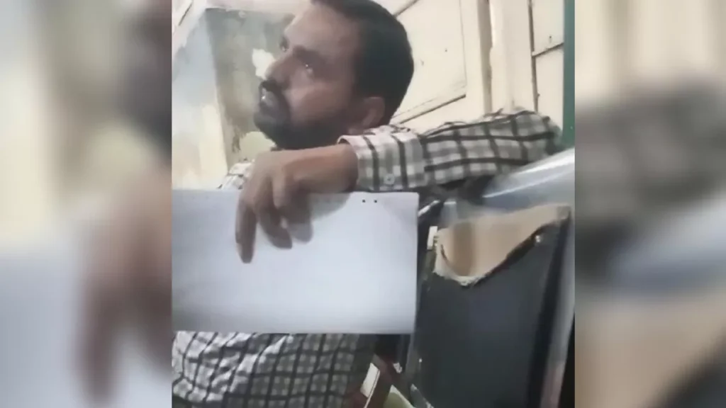बिहार: 'टिकट है फिर भी फाइन दो नहीं तो ठोंक देंगे', गया के TTE कार्यालय में यात्री से गुंडागर्दी 1 16 11 2023 fake tte 23581818