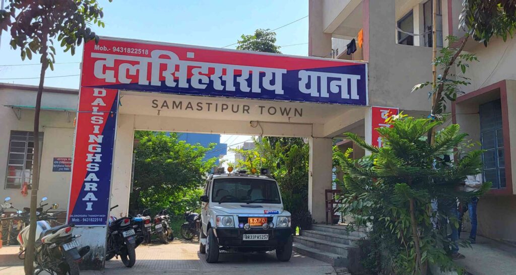 ससुराल आए युवक ने पत्नी से विवाद होने पर आम के पेड़ से लटककर दे दी जान 1 20231030 122422 01