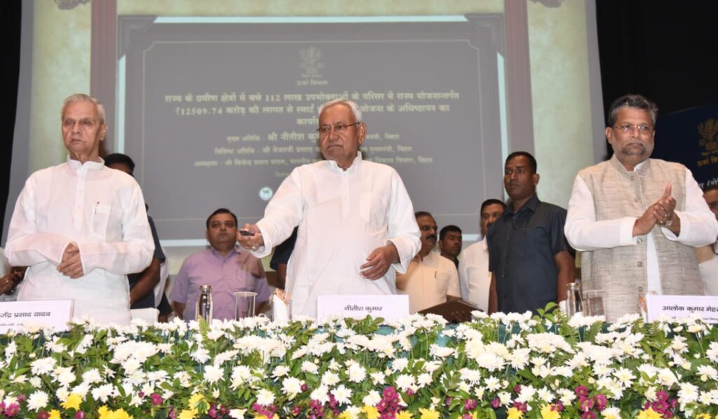 'सारा क्रेडिट सिर्फ अपनी पार्टी को न दीजिए...', शिक्षक भर्ती पर नीतीश ने दी RJD मंत्री आलोक मेहता को नसीहत 1 20231101 140633