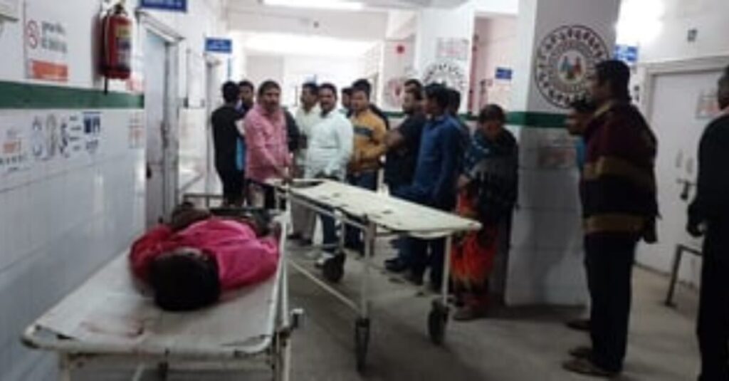 बिहार: छठ पूजा से लौट रहे युवती के परिवार को सनकी प्रेमी ने गोलियों से भूना, 3 की मौत, 3 लोग घायल 1 20231120 130131