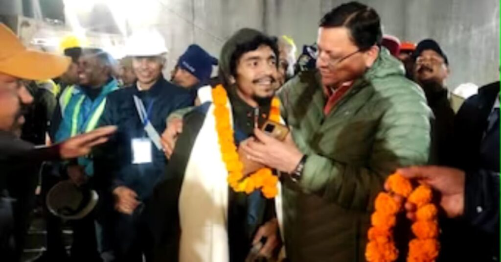एक-एक कर सभी 41 मजदूरों को सुरक्षित बाहर निकाला गया, उत्तरकाशी में रेस्क्यू ऑपरेशन सफल 1 20231128 205425