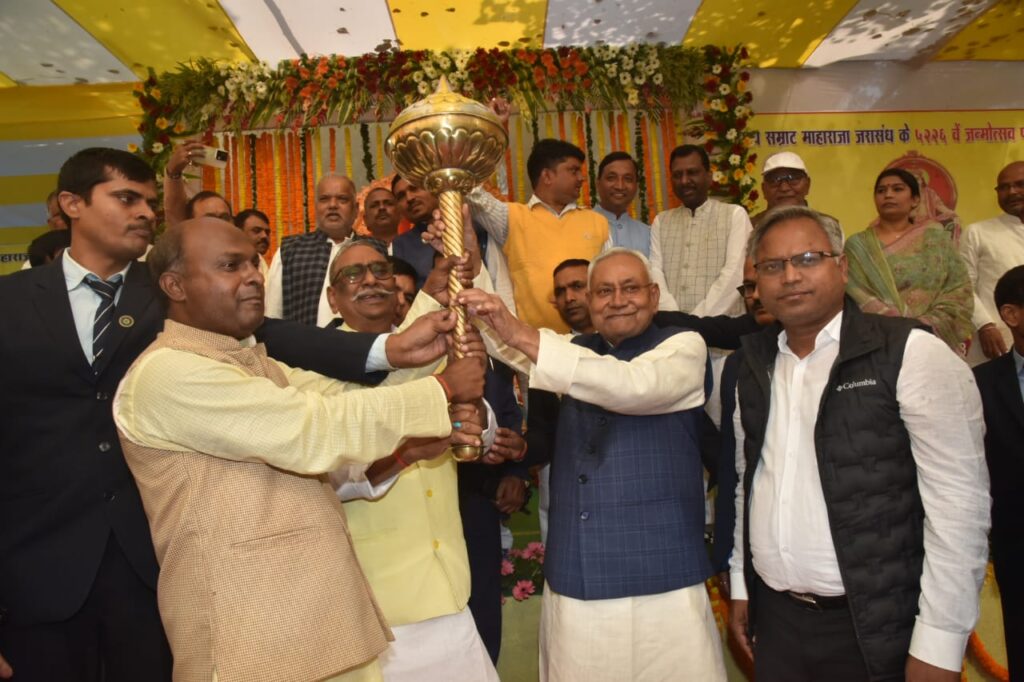 मुख्यमंत्री नीतीश कुमार ने जरासंध महोत्सव का किया उद्घाटन, 'देश का नेता कैसा हो, नीतीश कुमार जैसा हो' के लगे नारे 1 F mWcg0bcAAtmXk