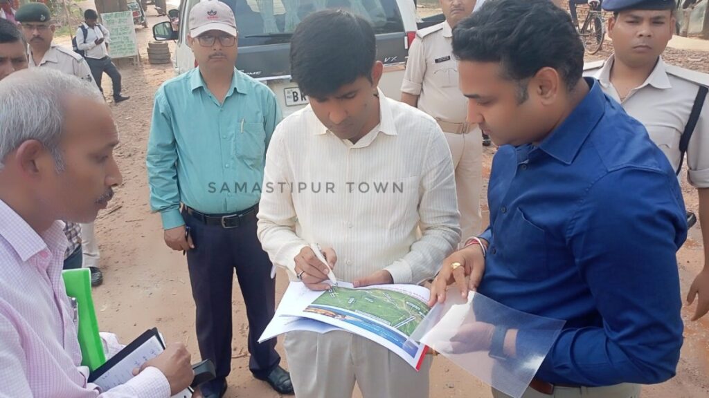 NH-122 B पथ के औचक निरीक्षण के दौरान कार्य की प्रगति धीमी देख नाराज हुए समस्तीपुर के डीएम 1 IMG 20231108 WA0110 01