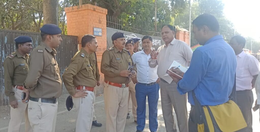 हाजीपुर मुख्यालय से पहुंची टीम ने समस्तीपुर रेलवे स्टेशन का किया निरीक्षण 1 IMG 20231117 WA0051 01