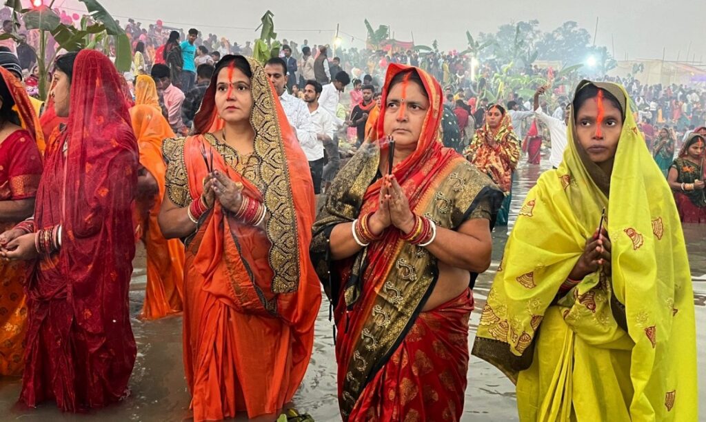 Chhath Puja: उगते सूर्य को अर्घ्य देने के साथ छठ महापर्व का समापन, घाटों पर उमड़े श्रद्धालु 1 IMG 20231120 WA0012 01