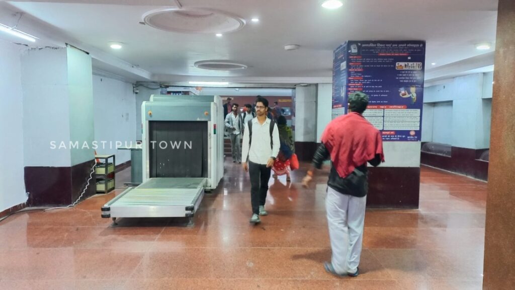 समस्तीपुर रेलवे स्टेशन की सुरक्षा राम भरोसे, लंबे समय से खराब है लगेज स्कैनर मशीन 1 IMG 20231123 WA0020 01