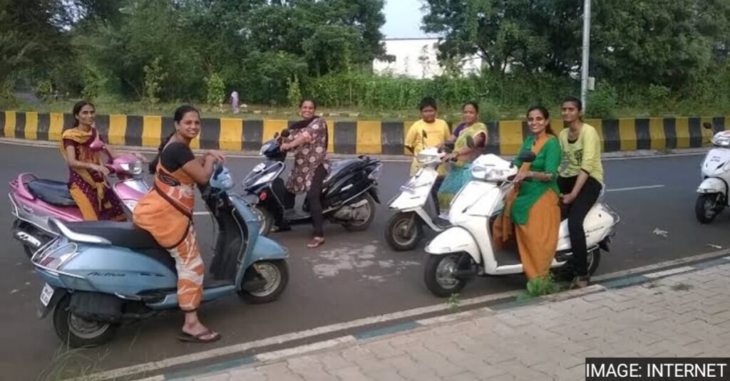 बीपीएससी से नियुक्त शिक्षिकाओं को स्कूटी चलाना सिखाएगा शिक्षा विभाग, केके पाठक का आदेश 1 20231203 063258