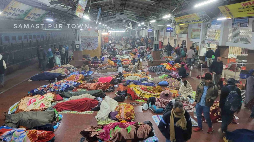 परीक्षा हॉल में जहां अभ्यर्थियों को सवालों ने उलझाया वहीं परीक्षा हॉल के बाहर रहने से लेकर खाने और जाने की समस्या से जूझना पड़ा 1 20231209 045014 01