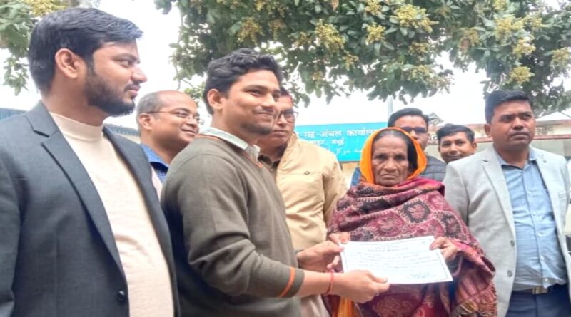 बिहार: 10 नाती-पोते वाली 90 साल की बुजुर्ग बनी मुखिया, पर्चा दाखिल करने पर लोगों ने उड़ाया मजाक; अब बोले- वाह, दादी.. 1 20231231 142759