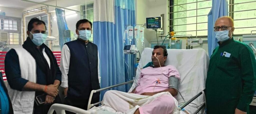 दलसिंहसराय में हर्ष फायरिंग के दौरान जख्मी हुए BJP नगर अध्यक्ष से मिलने पहुंचे केंद्रीय गृह राज्य-मंत्री 1 FB IMG 1702207381865