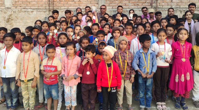 वार्षिक खेल उत्सव में बच्चों ने दिखाई अपनी प्रतिभा; खेल से मिलता है अनुशासन और एकता का संदेश 1 IMG 20231221 WA0025