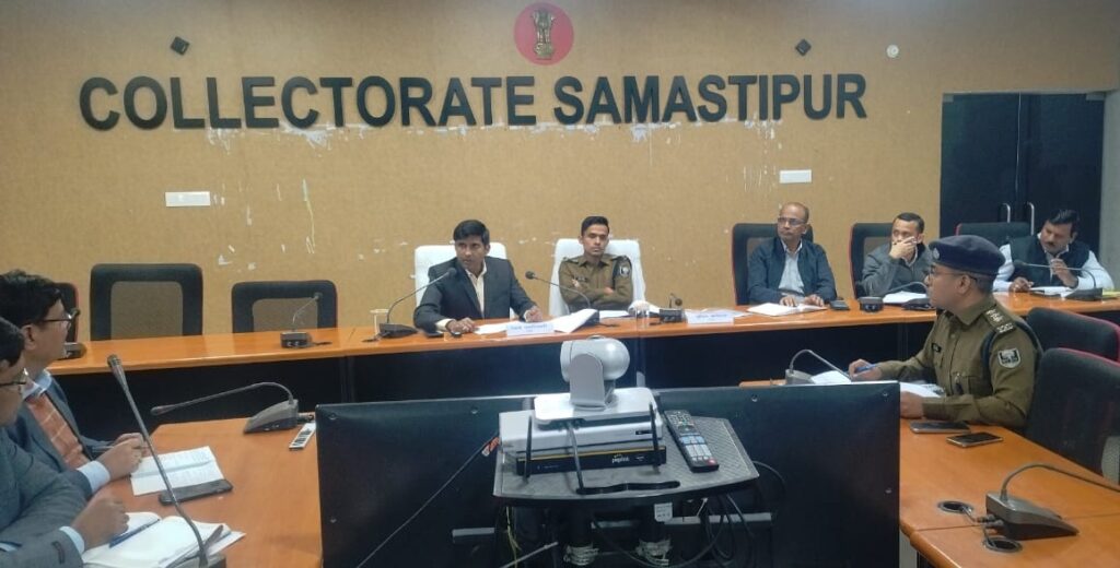 जिला सड़क सुरक्षा समिति की बैठक में डीएम ने अधिकारियों को दिये कई निर्देश 1 IMG 20231226 WA0150 01