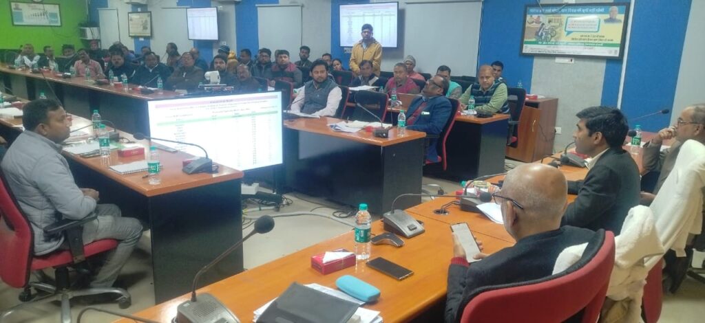 लापरवाही मामले में डेढ़ दर्जन PHC प्रभारी से DM ने किया जवाब-तलब, डॉक्टरों की उपस्थिति काफी कम होने पर नाराज 1 IMG 20231230 WA0122 01