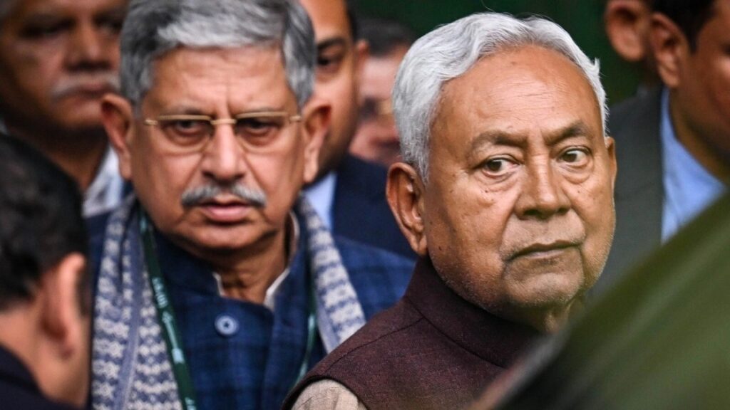 बिहार में कल का दिन अहम, बीजेपी ने फिर बुलाई विधायक दल की बैठक, नीतीश के घर भी जेडीयू मीटिंग 1 Nitish Kumar and Lalan Singh in Delhi JDU meeting 1703853998031 1703854025162 01