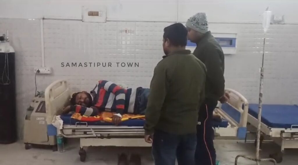 समस्तीपुर रेलवे स्टैंड पर दो गुटों में झड़प के दौरान पार्किंग इंचार्ज समेत दो जख्मी, पीड़ित ने आरोपियों पर रंगदारी मांगने का लगाया आरोप 1 Screenshot 20231201 172052 Gallery 01
