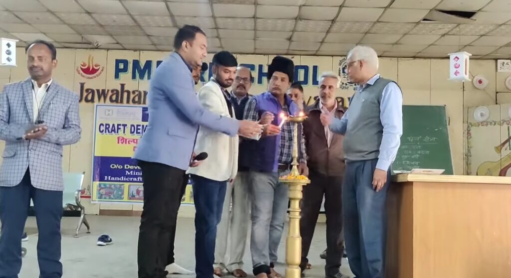 पीएमश्री जवाहर नवोदय विद्यालय बिरौली में तीन दिवसीय शिल्प प्रदर्शन जागरूकता कार्यक्रम का उद्घाटन 1 Screenshot 20231211 222518 Facebook