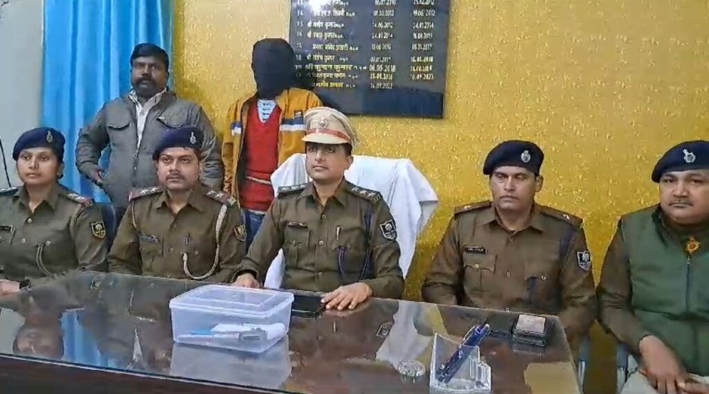 दलसिंहसराय में पोल्ट्री फार्म व्यवसायी हत्याकांड में शामिल एक बदमाश देशी कट्टा और कारतूस के साथ गिरफ्तार 1 Screenshot 20231217 212200 Gallery 01