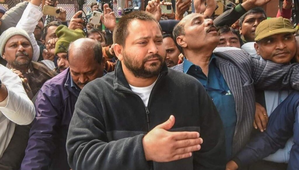 लैंड फॉर जॉब मामले में तेजस्वी यादव से ED कर रही है पूछताछ, कार्यालय के बाहर जुटे राजद नेता... 1 20240130 145704 01