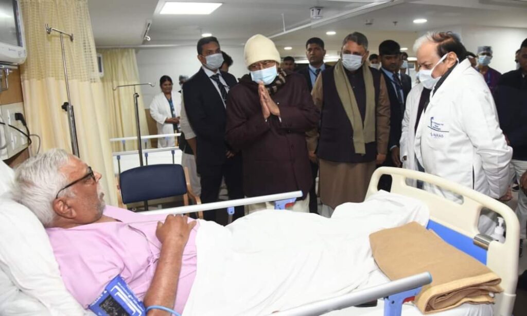 अस्पताल में भर्ती शिवानंद तिवारी से मिले सीएम नीतीश: डॉक्टरों से ली जानकारी; मंत्री विजय चौधरी भी रहे मौजूद 1 FB IMG 1704081219513