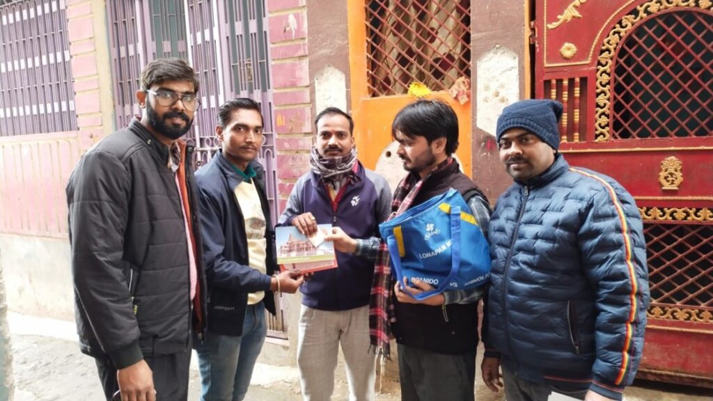 समस्तीपुर में भाजपा ओबीसी मोर्चा के प्रदेश प्रवक्ता ने घर-घर अक्षत बांट अयोध्या चलने का दिया निमंत्रण 1 IMG 20240108 WA0115 01