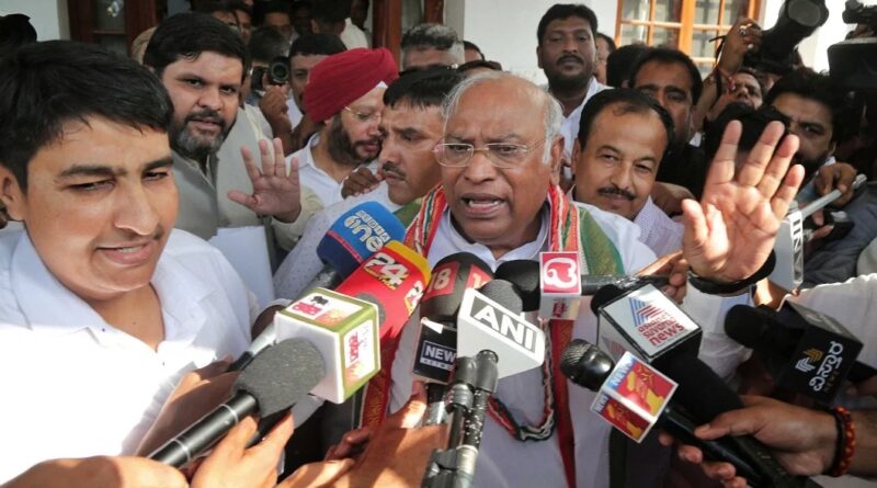 Kharge speaking to press 01