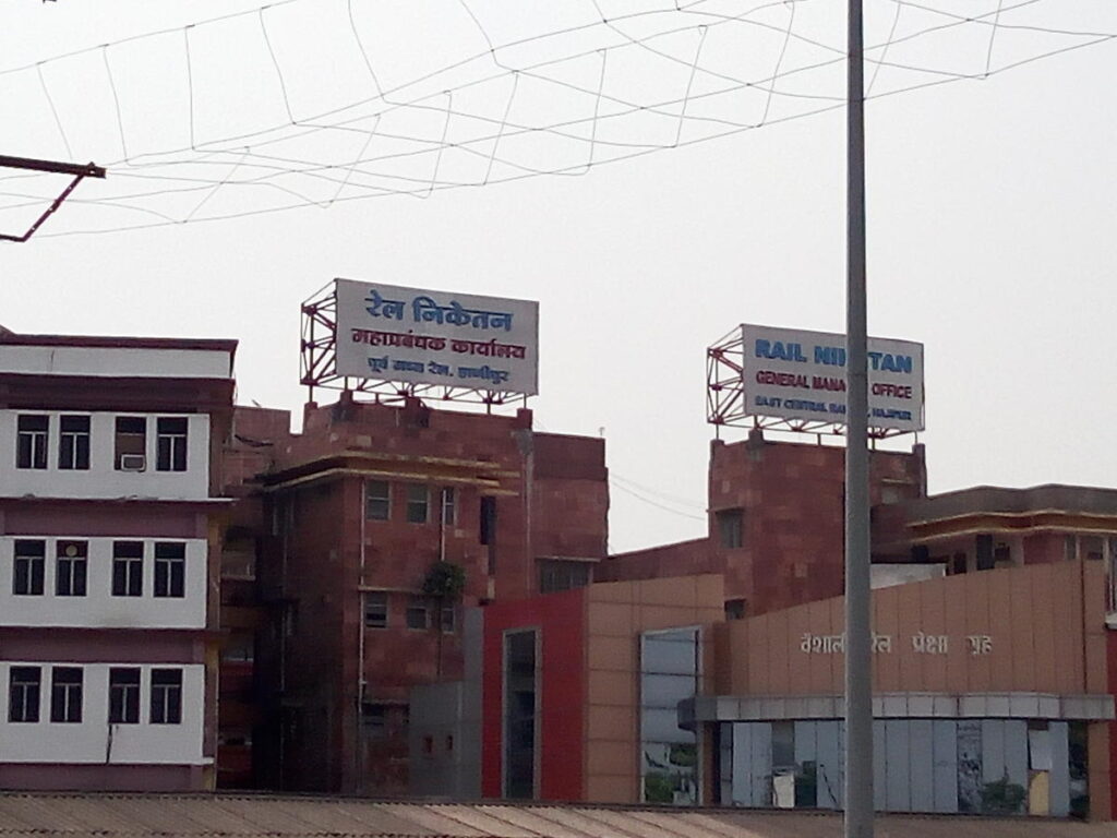 टेंडर के खेल में फंसे हाजीपुर पूर्व मध्य रेलवे के मुख्य सामग्री प्रबंधक, CBI ने किया गिरफ्तार; लाखों रुपये कैश बरामद 1 img20170510091031