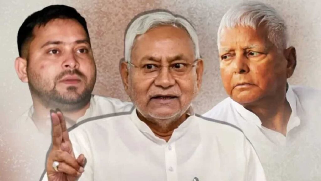 राजभवन के लिए निकले CM नीतीश, राज्यपाल को सौपेंगे इस्तीफा.. 1 nitish kumar and lalu yadav