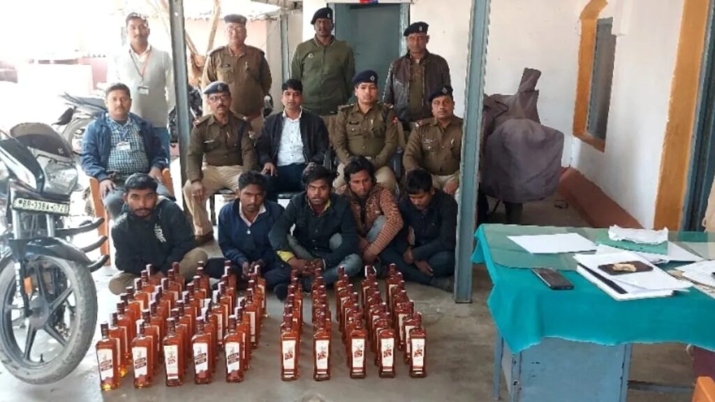 दलसिंहसराय स्टेशन पर अवध असम एक्सप्रेस से शराब लेकर उतरे पांच तस्कर, पुलिस ने ऐसे किया गिरफ्तार 1 07 02 2024 bihar crime 75 23647995 01