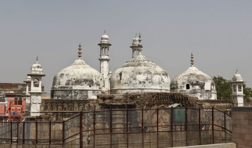 शंखनाद और गूंजी घंटियों की आवाज; ज्ञानवापी में 31 साल बाद पूजा, मंगला गौरी की हुई आराधना... 1 20240131 155503