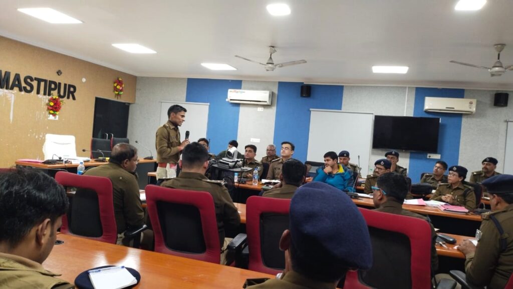 समस्तीपुर के SP ने अपराध गोष्ठी में पुलिस पदाधिकारियों को दिए कई निर्देश, नये थानाध्यक्षों के साथ पुलिस कप्तान की पहली क्राइम मिटिंग 1 20240210 224357 01