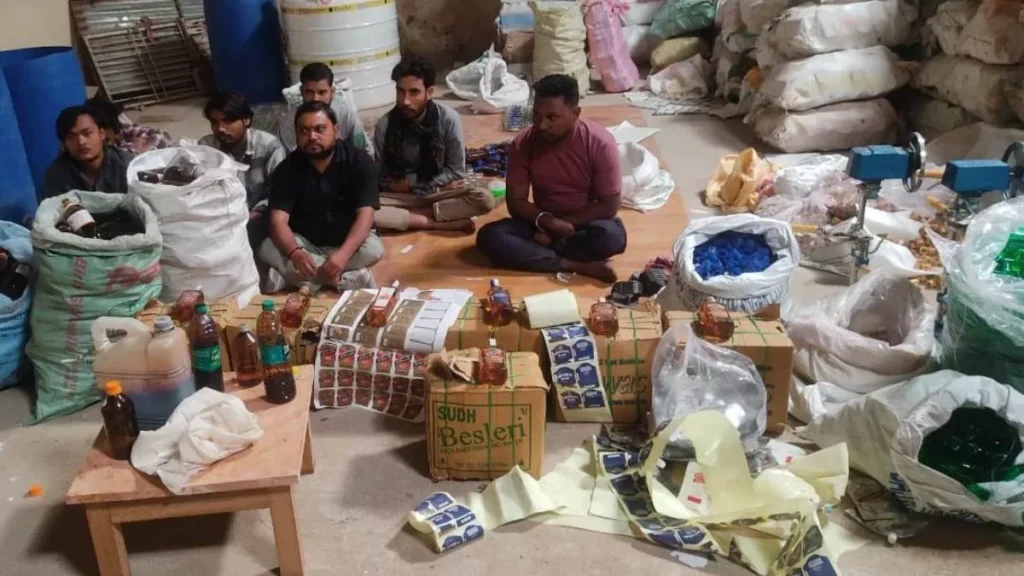 बिहार: टोमैटो सॉस की फैक्ट्री में रेड करने पहुंची थी पुलिस, दिखा कुछ ऐसा कि फटी रह गईं आंखें 1 24 02 2024 crime news 4 23660747