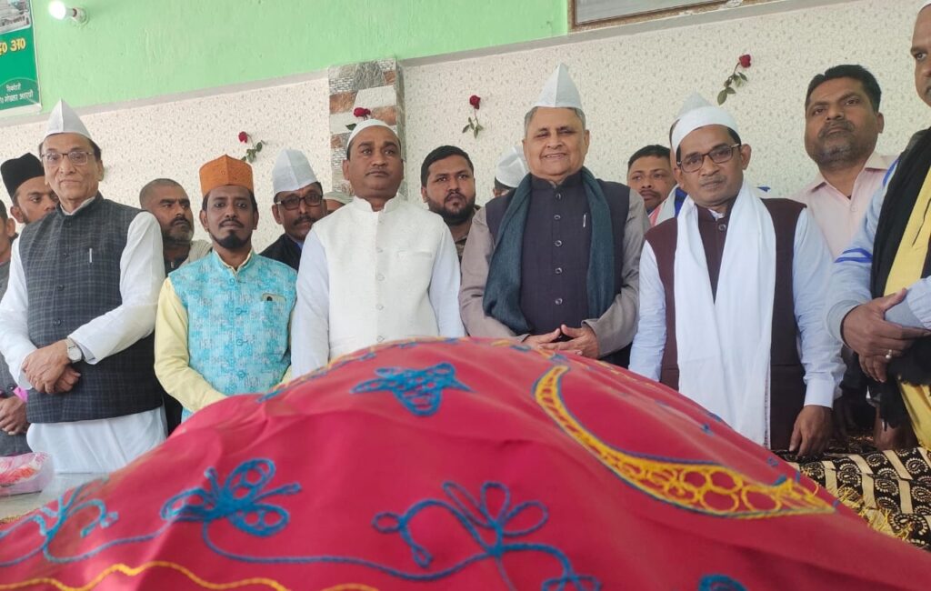 हिन्दू -मुस्लिम सौहार्द का प्रतीक है बाबा चिरागा शाह का मजार : मंत्री 1 IMG 20240208 WA0004 01