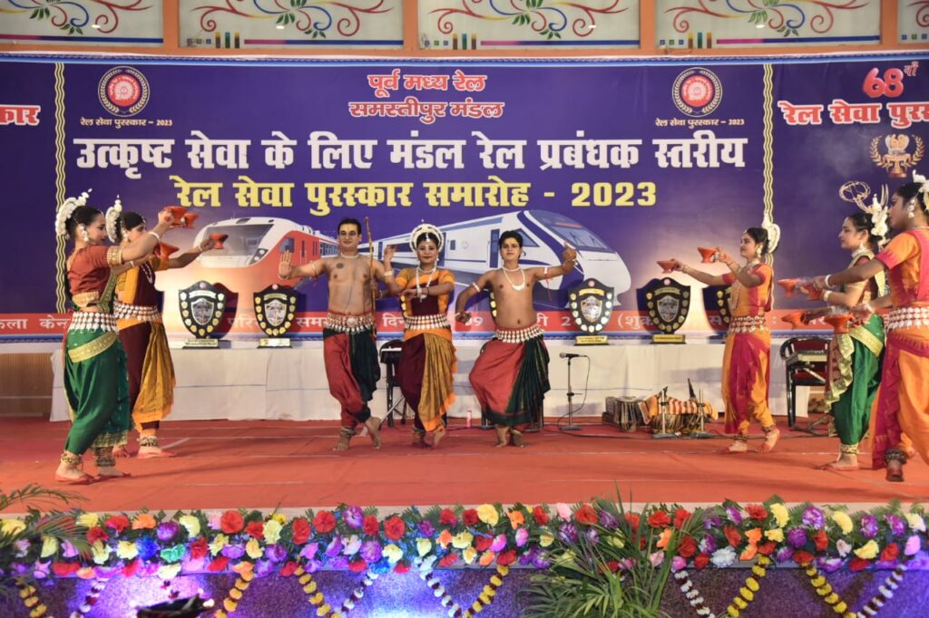 समस्तीपुर मंडल में 68वां रेल सेवा पुरस्कार समारोह का आयोजन, उत्कृष्ट कार्य करने वाले 108 रेल कर्मी सम्मानित 1 IMG 20240209 WA0086