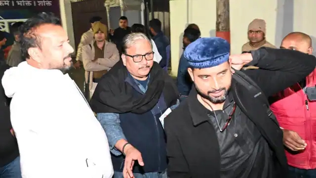 राजद विधायकों ने तेजस्वी यादव के आवास पर मंगवाई दवाइयां, कपड़े और गिटार, खेल रहे अंताक्षरी 6 Picsart 24 02 10 21 43 53 138